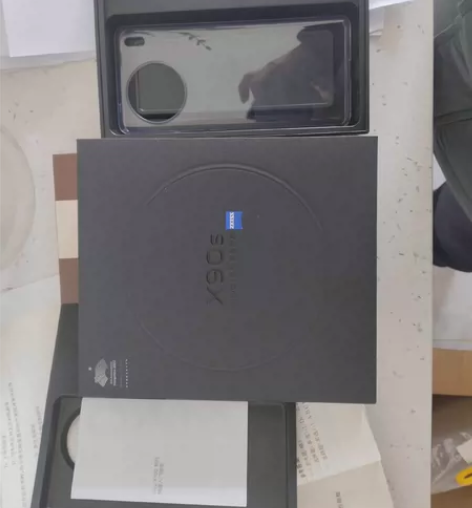 vivox90s手机盒（非常新），原装透明...