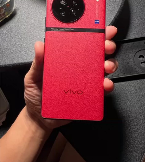 ?Vivox90  12+256 别人顶账...