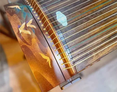 出全新古筝 品牌：海棠琴名：落霞135小挖...