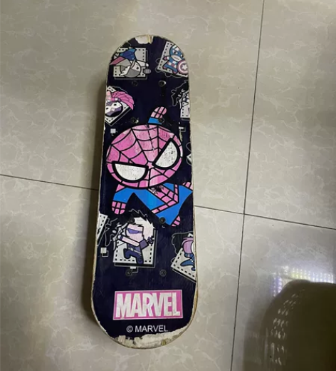 8成新迪士尼儿童四轮滑板小型 感兴趣的话点...