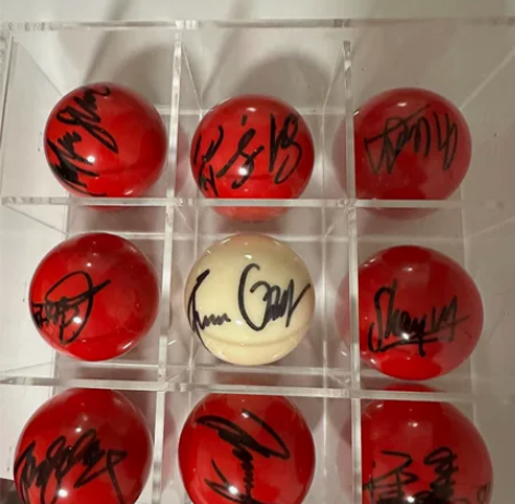 出一盒12个的台球，其中9个是红色的，3个...