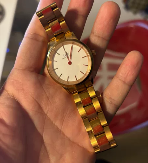 dw金色手表，一直放在家里面台子上当装饰，...