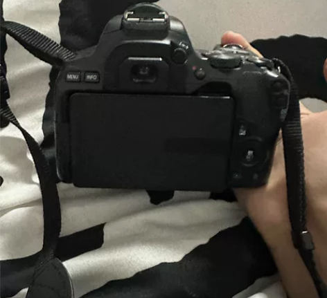 出佳能200d二代 包含镜头18-55 小...