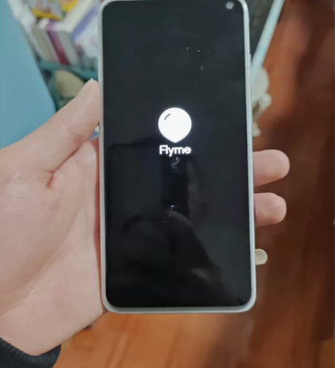 魅族17 前置有点模糊  底部屏幕跟中框有...