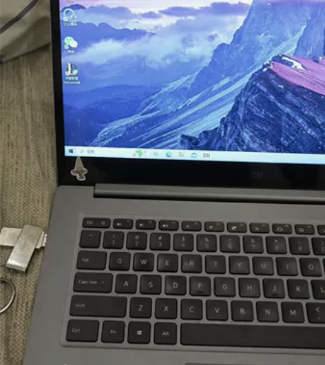 小米pro15.6，8+512有充电器盒子...