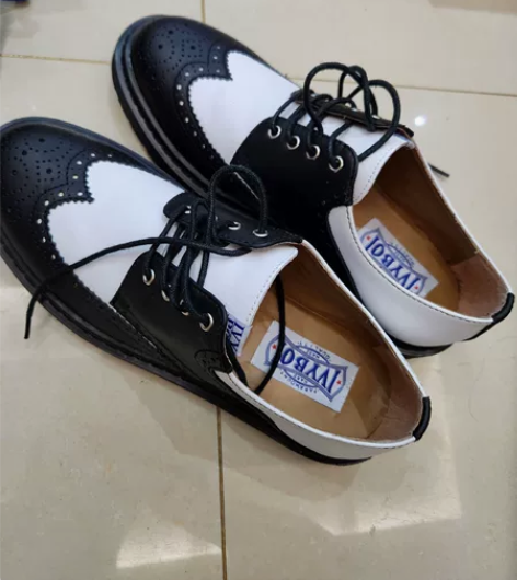 布洛克皮鞋，黑白，40码，全新未穿 感兴趣...