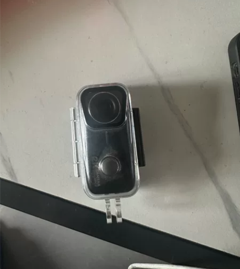 山狗运动相机，几乎全新，功能完好，没有支架...