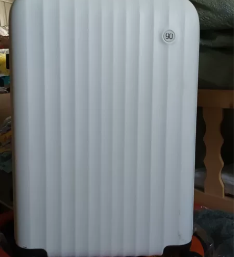 90分易北河系列24寸旅行箱奶油白，几乎全...