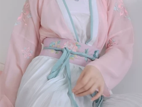 退坑出汉服!!! 全部低价,图上无标签的都...