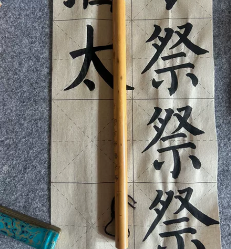 个人毛笔太多出一些，细光锋纯羊毫，笔型饱满...