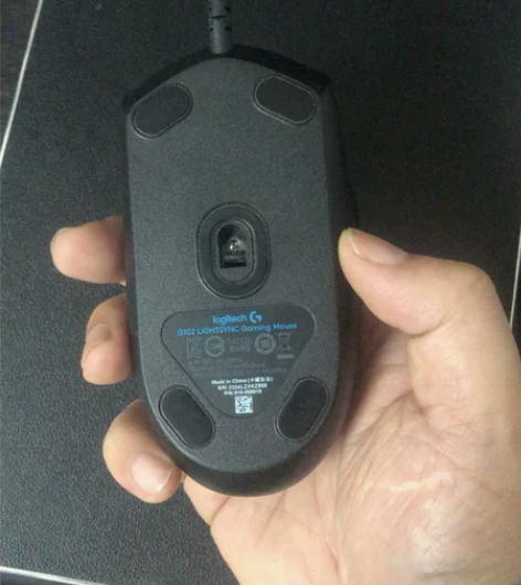 罗技G102，还有一年半保修。 感兴趣的话...