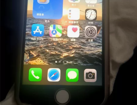 自己用的苹果8卡贴机美版的64G，比较着急...