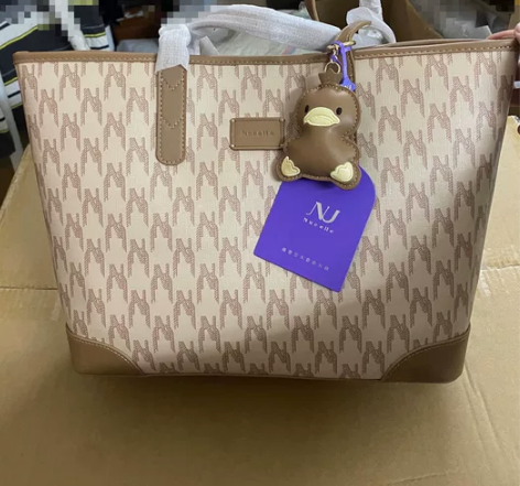 纽芝兰正品全新鸭鸭托特包，全新未使用，岩棕...