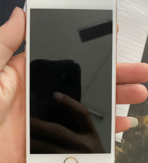 自用苹果8 64G 粉色 感兴趣的话点“我...