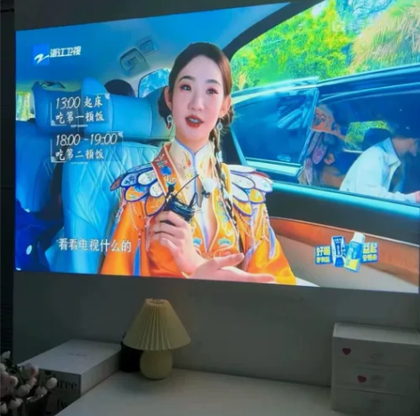 [包邮]转卖原价2546元投影仪二手家用极...