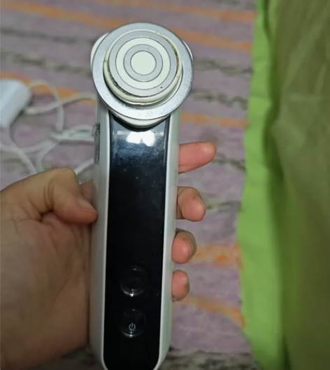 雅萌hrf1美容仪，成色垃圾。 有划痕磨损...