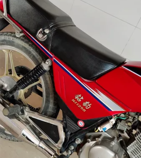 出售铃木钻豹125摩托，有意者联系。电话1...