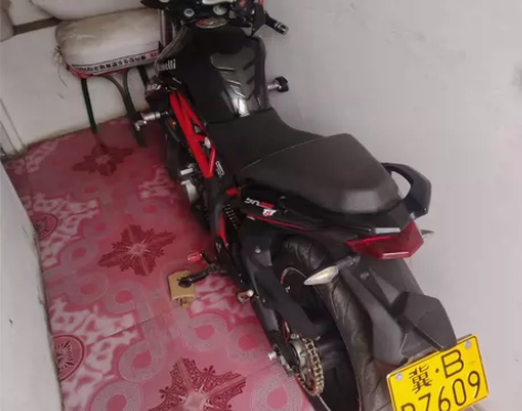 15年贝纳利黄龙300双杠水冷 车上改件大...