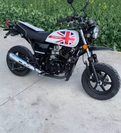 春风125狒狒，没上过牌，手续齐全，七千公...