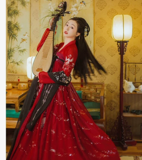 汉衣家的全套凤于飞夜，是齐胸款的，很早就绝...