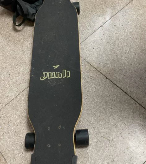 滑板  网红男女通用九成新几乎没有玩过几次...