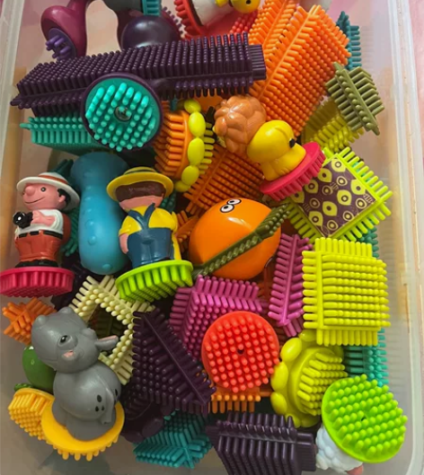 纽奇鬓毛积木108块+公仔9个 感兴趣的话...