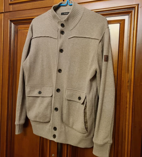 费兰特  羊毛开衫休闲毛衣 如图，羊毛92...