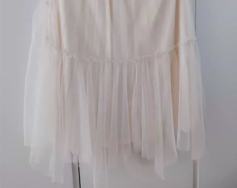 爱依服家买的，找不到消费记录了，显瘦半身裙...