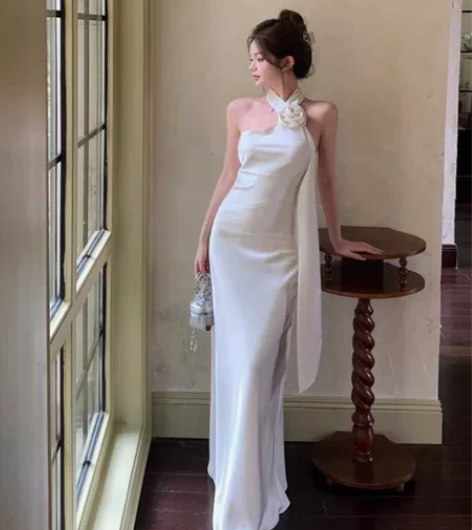 法式立体花朵飘带缎面挂脖连衣裙女夏季收腰包...