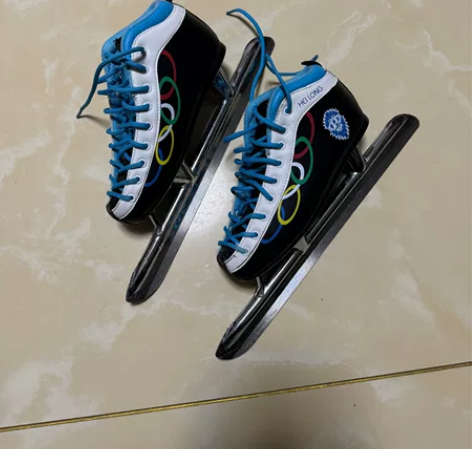 黑龙冰刀 34码 上冰三次 今年小了 感兴...