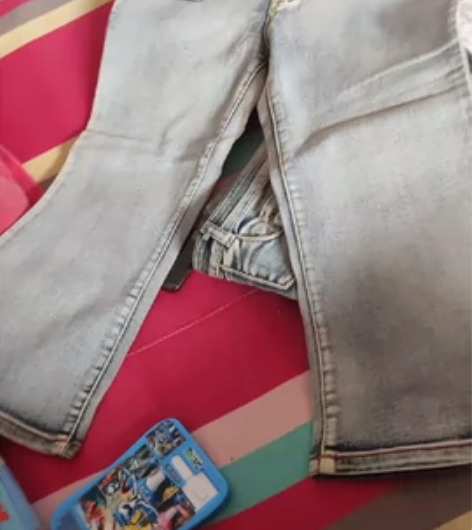 全部全新库房堆积牛仔裤，大多数是七分，四分...