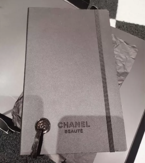 香奈儿笔记本，专柜送的生日礼，闲置物品不退...