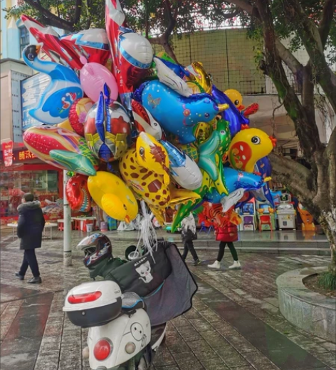 飘空气球成品批发，5元一个都是大的，卖15...