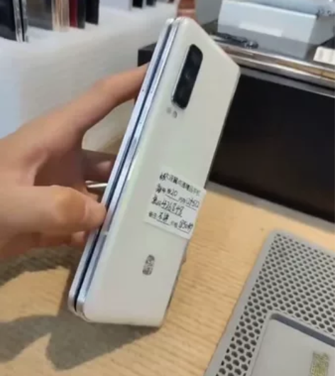 ?品牌型号: 三星w2020心系天下 ?颜...