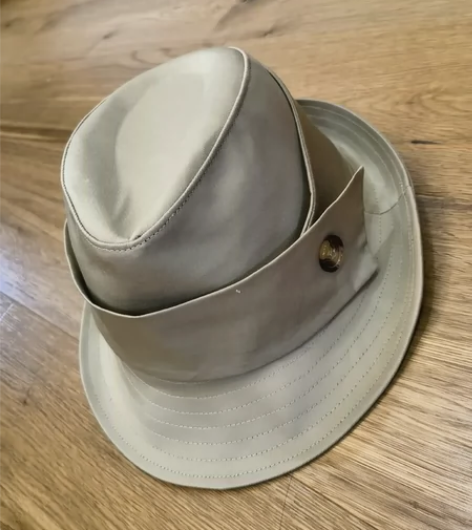 璇知物正品礼帽,原价买的,全新闲置谁喜欢低...