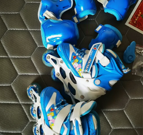 迪卡侬旱冰鞋（32-34码）+护具(45-...