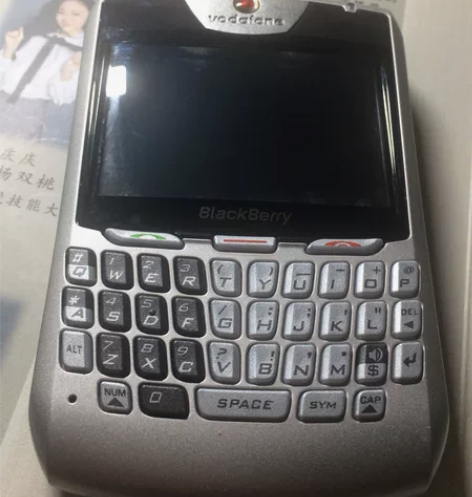 黑莓8707v一部,9成新,电池、充电器都...