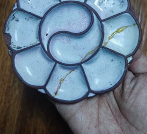 民国紫砂调色盘,品相如图。 感兴趣的话点“...