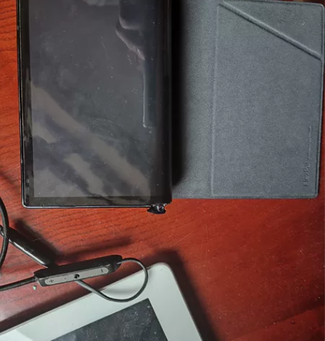 出售柔宇折叠一代手机，屏幕坏了，开机正常。...