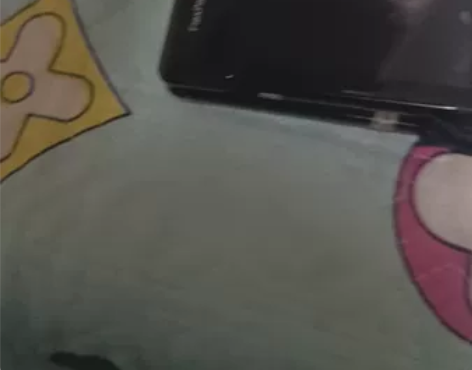 柔宇手机 外观看图 屏幕不显示 触摸屏幕有...