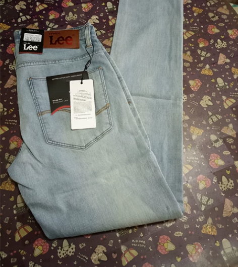 捡漏！Lee男士牛仔裤直筒修身型浅蓝色薄款...