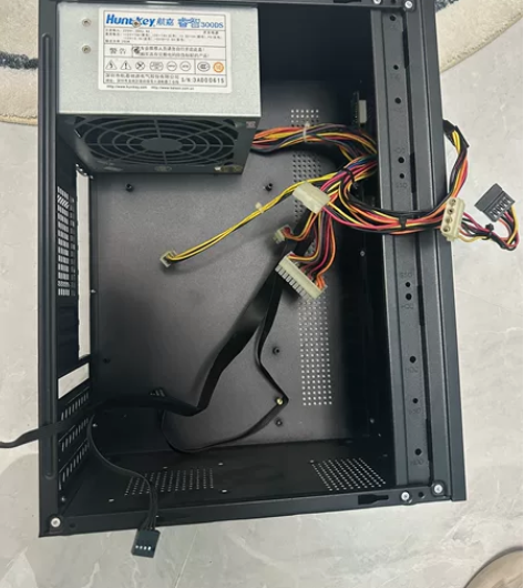 闲置机箱带个电源 感兴趣的话点“我想要”和...