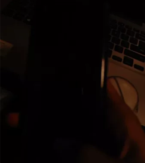 一加7pro 内存8+256 机身明显弯曲...