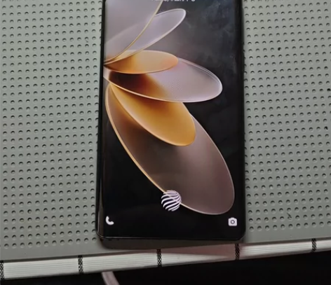 vivos16 8＋256  黑色 橙色一...