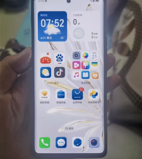 荣耀70 12+256g版本，使用正常成色...