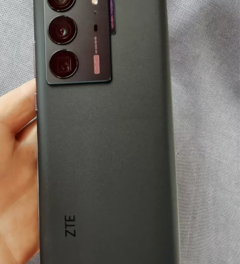 ZTE Axon 40 Ultra  黑色...