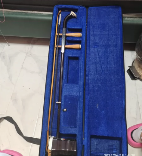 二胡灵岩5102,包装盒的拉锁坏了,使用没...