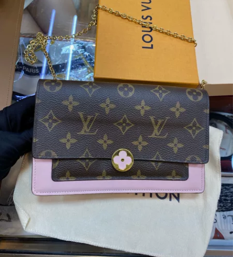 ?LV Flore花朵扣 经典老花拼粉色链...