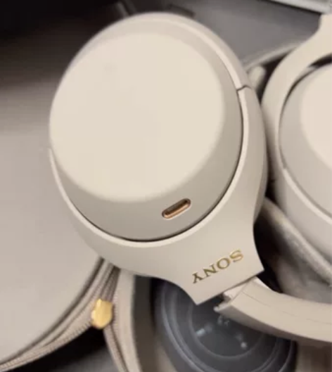 ?出全新索尼耳机 朋友过生日送的朋友帮我拆...