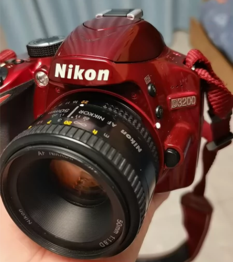 尼康d3200红色套机+尼康50mm 1....